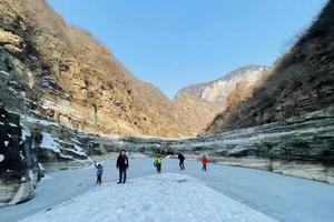2023.12.31【元旦活动】亲子休闲线--青龙山大峡谷--冰河、溜冰、赏雪一天休闲徒步