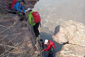 2024.10.30【乐平户外】南太行“天下之脊”万丈梯--红石峡--关山一天12公里徒步小攀爬