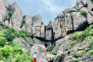 2025.4.8【乐平户外】嵩山经典休闲线：嵩山大峡谷、小溪流、观石林、采多肉、打卡巩义的“布达拉宫“