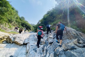 2025.9.14【乐平户外】宜阳西窑大峡谷--高山草甸一天10公里环线徒步  赏瀑布、摘野果、野韭花 