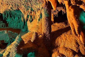 2025.10.5【十一活动】天堂山古寨休闲徒步、溶洞探秘、喂猴子、体验实弹射击