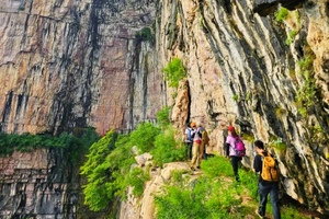 2025.10.30【乐平户外】跟着国家地理徒步南太行；千年古迹千佛洞~显阳寺~李虎栈道一天12公里徒步穿越