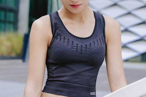 悠途 运动内衣女瑜伽服健身服跑步文胸中强度支撑背心式防震训练服无钢圈胸衣学生可穿bra 黑色 M