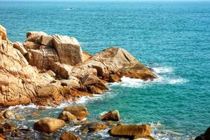 4.3| 山海系列 穿越大星山海岸线，勇闯巨石阵，攀过峭壁，越过沙滩，在礁石林荫里野餐