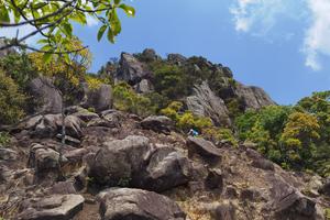 五一假期（5.2）日惠东鸡笼山穿越，遇见惠州“小黄山”，赏奇形怪石、