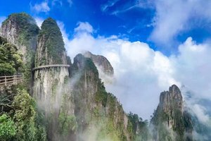 6.18-19 新鲜路线 | 一起去湖南莽山五指峰， 漫步悬空栈道、探秘韶关丹霞石林2天拼玩