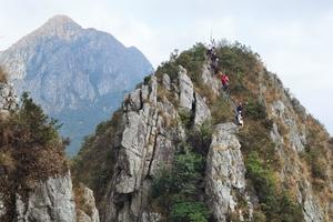 11.9-10非周末 | 山海系列 广东K2韶关龙斗峰徒步穿越，看日出、攀广东第一险峰