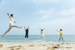 5.5| 五一假期  穿越咸台港狮子岛海岸线，在礁石林荫里躺下打盹，捡贝壳 、拾海星、捉螃蟹