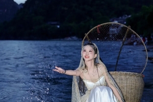 *已成团5.3-5 五一假期 | 桂林阳朔 遇龙河畔骑行，漓江打卡20元同框，登老寨山，西街逛吃，看日出