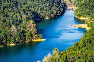 10.1–3 国庆假期 | 打卡江南宋朝不夜城、三百山5A景区，城楼城墙、古浮桥、虔心小镇，精华景点逐一打卡