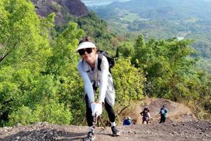 12.14 非周末 | 丹霞地貌马鞍山，铁索攀岩，钻洞探险，穿越瘦身一线天，赏博罗奇景！