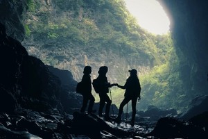 2025行走全景恩施 | 5天4晚探秘绿野仙踪、幽峡秘境、楚天绝壁、世外鹿院坪