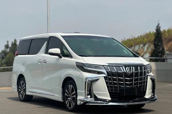 丰田阿尔法商务车