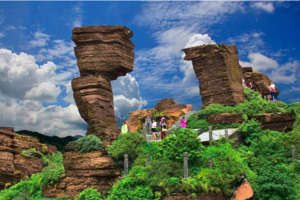 首趟专列开进芙蓉镇，景点门票免！免！免！【11月1-4日】 梵净山•芙蓉镇•不二门温泉•矮寨大桥•凤凰古城•墨戎苗寨四日