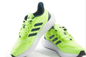 阿迪达斯品牌特卖场