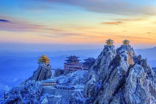 2023年12月16日（周六）【江山户外】野线穿越老君山---登顶拍晚霞---金顶观灯光秀一日14km登山徒步活动