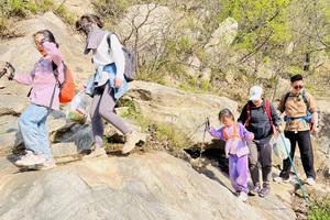 2024.4.6周六【江山团建活动】宜阳南寺大峡谷~拍油菜花--薅野韭菜--DIY包馄饨一日10km休闲徒步