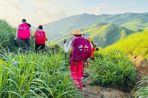 【江山户外·暑假末团】8月26~29日 户外徒步天堂~江西"武功山" 四天三夜轻装大穿越--站在巅峰，俯瞰云海！