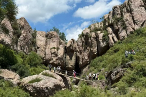 【江山户外·团建】11月 15 嵩山大峡谷轻徒步  | 攀岩壁  | 观石林 | 户外野炊包馄饨