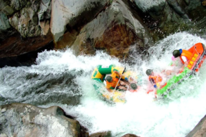 （周末及假期）清远玄真经典全程漂、溪降畅玩双飞、玄真大峡谷、登峰悬空魔毯、山水乐园、光影馆一日游