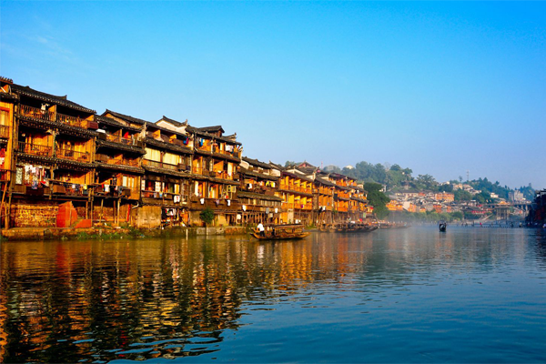 南方最美十大小镇 凤凰古城上榜，第一名的竟然是它