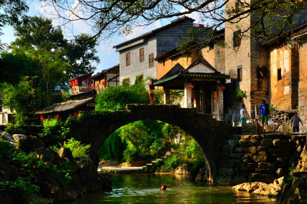 南方最美十大小镇 凤凰古城上榜，第一名的竟然是它