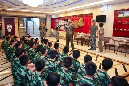 增开【国庆节活动10月2日 ▪ 少年军校独立营 】实弹射击、射箭、枪械拆卸与组装、轻武器讲解、陆地冰壶，等你来战！