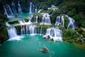 【桂西南精华4天】5月2-5日相约广西德天瀑布 巴马长寿村 百魔洞  三门海天窗社更穿洞 澄江海菜花 休闲4日游（新线）