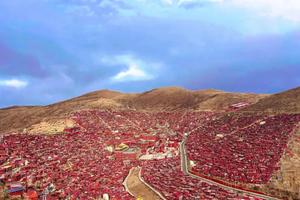 【圣地色达】2026佛国圣地色达 四姑娘山 鱼子西 墨石公园 红海子 双飞6日游（报名交定金2000元，尾款出票后交齐）