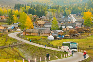 大美新疆线路汇总，扫描（或长按）图片二维码，识别后进入查看活动详情！