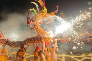 成团，【元宵非遗烧火龙】3月3-4日梅州丰顺非遗烧火龙、万佛园、揭阳古城进贤门、揭阳学宫、城隍庙等二天