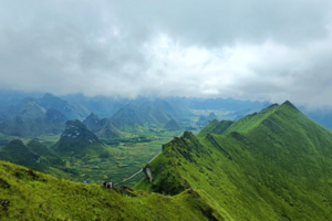 【广西剑龙山4天3晚】每周四出发：剑龙山--浩坤湖--天坑地心之旅徒步穿越4天（动车往返）