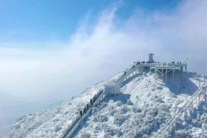 成团【冰山2天：本周降温】12.13-14冰雪云冰山、雾凇、风车、云海、万山朝王、油岭瑶族篝火晚会长桌宴二日游