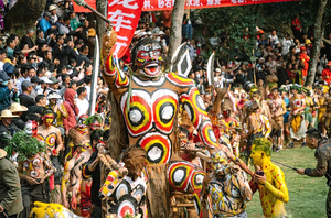 【弥勒祭火节】3.18-24元阳梯田-罗平油菜花-九龙瀑布-樱花谷-东风韵-大围山-滇越人字桥-建水-祭火节狂欢7日游