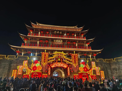 成团【潮汕2天】每周六-周日潮州古城 湘子桥 灯光秀 牌坊街 开元寺 汕头小公园 南澳岛青澳湾 启航灯塔 自然之门2日游