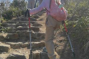 8岁小朋友登顶大雁顶