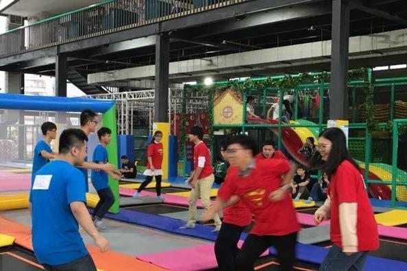 2.19周六[游玩主题] ：来一场蹦床互动 、撕名牌大战、空中飞人、飞索、攀岩、极限蹦床、拳击擂台、旱雪滑道等你来玩儿