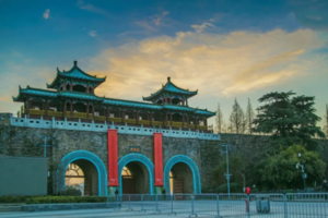 荧光夜走 | 08.13 行走明城墙，闲庭阔步静谧之地！品落日余晖胜景