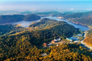 登山系列 | 11.09 穿越秋湖山—无想山，聆洞壁琴音，行走多彩山林