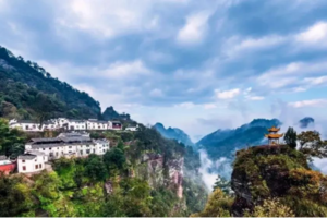 皖南两日行 | 08.05-08.06 「二天一晚 」探寻诗情画意里的千年古镇西溪南，访道家圣地齐云山