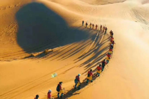 国庆活动 | 「四天三晚 」09.30-10.03 20km轻徒步腾格里沙漠，走寻黄沙之下的历史，戈壁风吹不散的文化