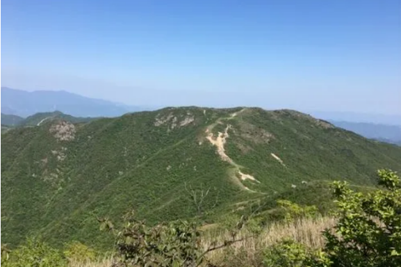登山系列 | 10.3 行走皖南名山铁匠峰，穿越黑洞瀑布群，赏秋日芦苇，金色草甸