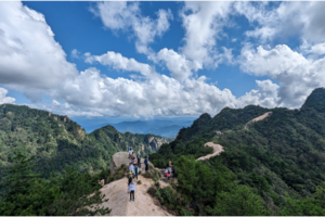 登山系列 | 04.28 春色白沙岭，山城石门凿，烟云缥缈间