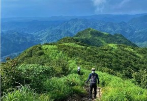 登山徒步| 04.11 行走皖南名山铁匠山，穿越黑洞瀑布群