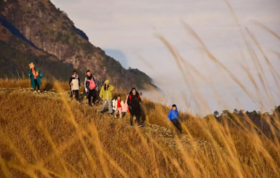 2天2晚星空帐篷版【武功山金顶露营】每周五晚广州集合：景区上金顶看星空，金秋云海超给力！