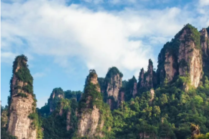 春节2期出发特惠1688元【探索湖南】过不一样的假期，探秘张家界+凤凰古城+郴州仰天湖草原+长沙美食+橘子洲头5天精华游