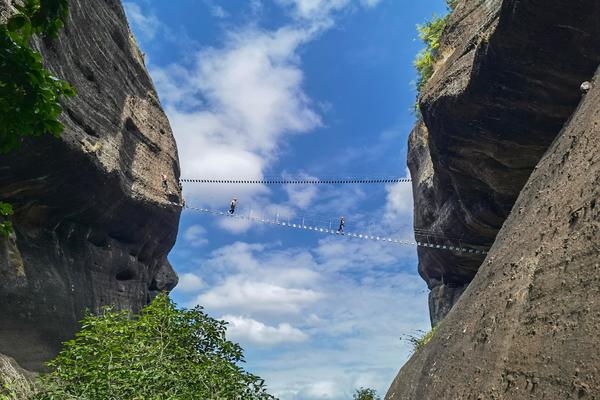 成团！【休闲】国庆10.4丨越王山天空栈道飞拉达，挑战惊险刺激攀岩