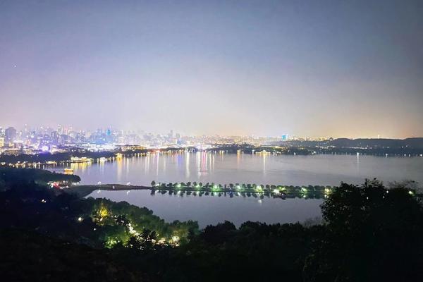 【杭城夜走】8.16周三见，夜爬宝石山，杭城璀璨夜景尽收眼底
