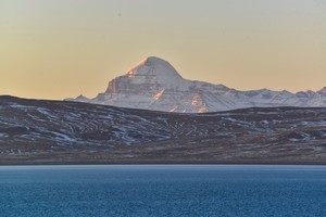 【阿里转山】冈仁波齐+玛旁雍措+拉昂措+佩枯措+冲巴雍措+珠峰古堡8日游•6人小团