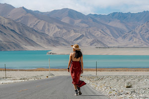 【瑞雪南疆】塔县+红旗拉普+瓦罕走廊+红山野狼谷+中国西极+慕士塔格+木吉火山口+班迪尔湖+喀什古城6日人文之旅